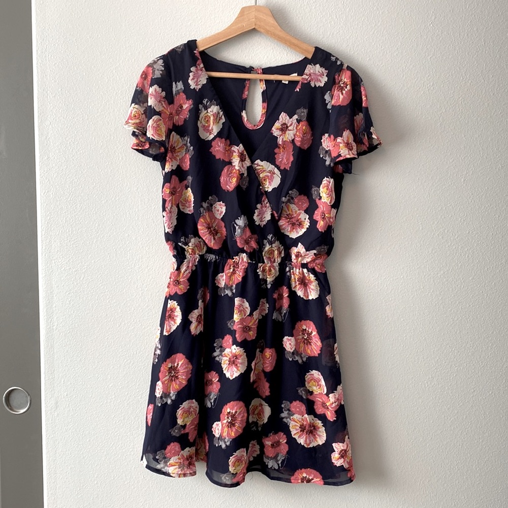 3 for $10 ✨3x Host Pick✨Flutter Sleeve Cross Front Dress